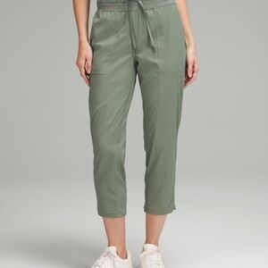 lululemon athletica Studio Mid Rise Cropped Pants sz 2